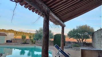 Seasonal outdoor pool, open 10:00 AM to 8:00 PM, pool loungers