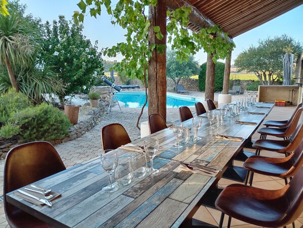 Family dining - Gîte et Chambres d'hôtes Le Coq du Nord - Mailhac (Mailhac)