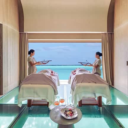 Couples treatment rooms, sauna, hot tub, steam room, Turkish bath