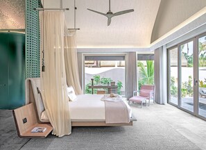 Egyptian cotton sheets, premium bedding, down duvets, minibar