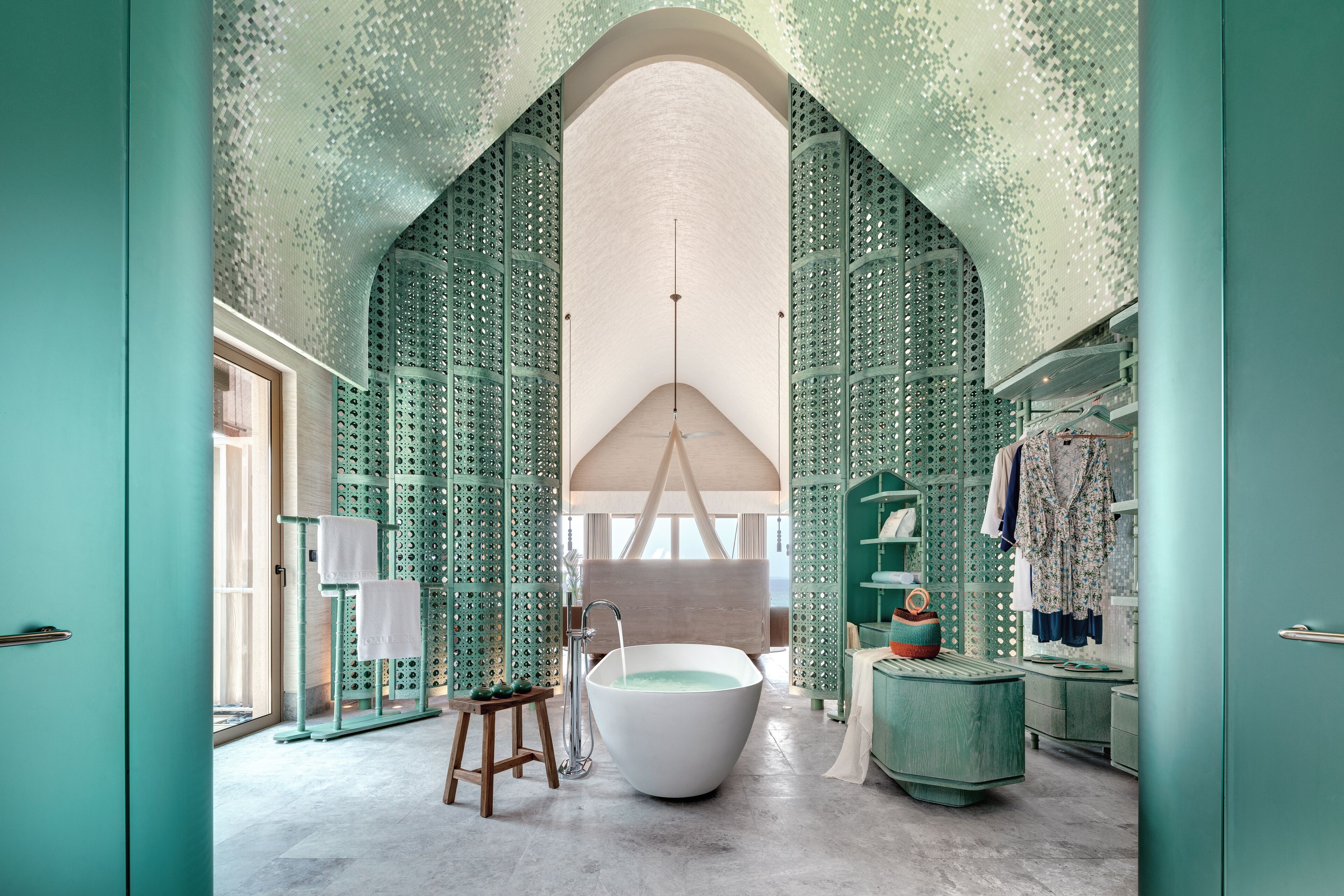 Separate tub and shower, deep soaking tub, rainfall showerhead