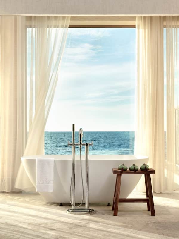 Sunset Grand Ocean Pool Villa | Deep soaking bathtub