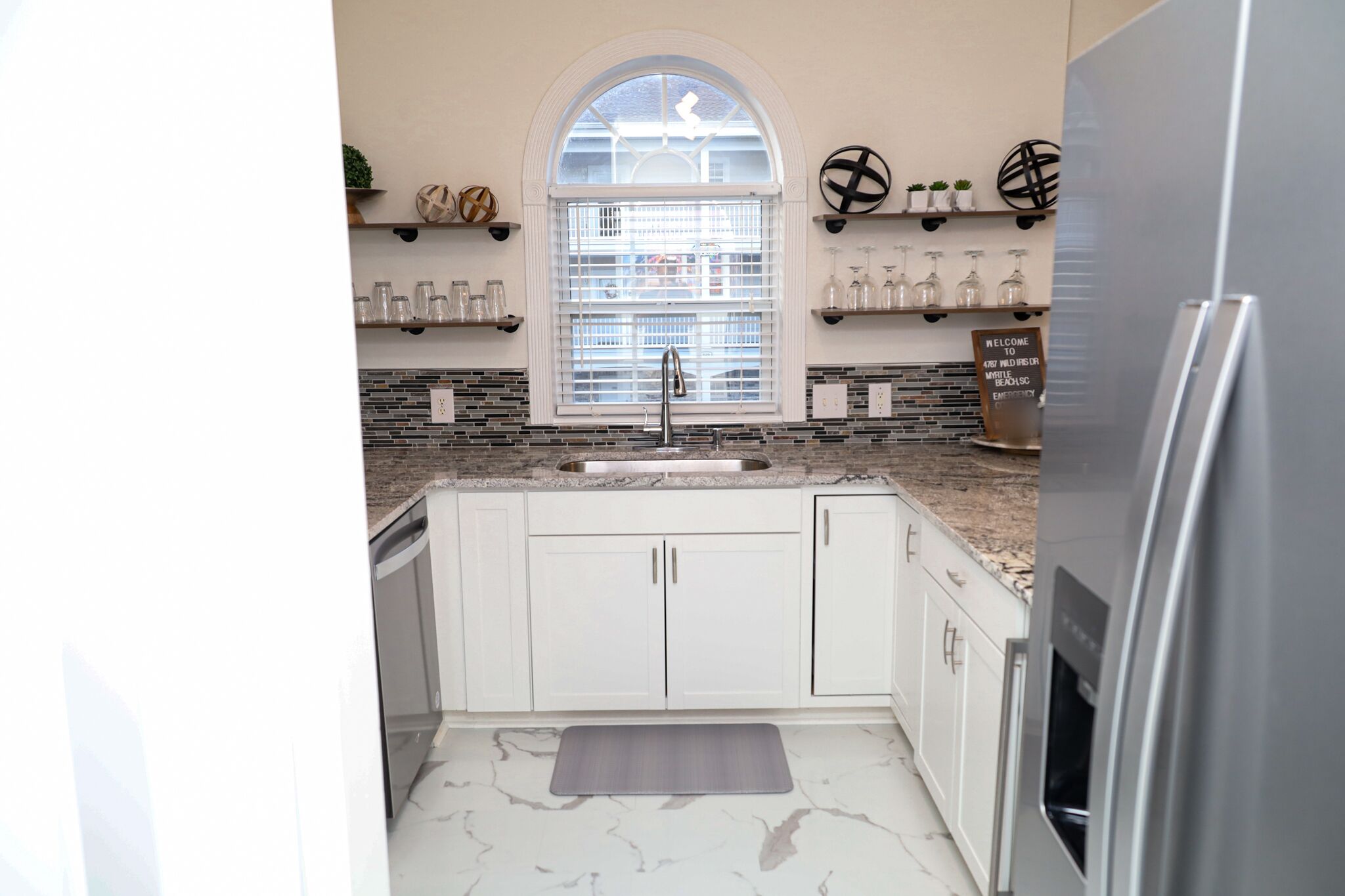 Gorgeous Condo on Golf Course Near Broadway at the Beach