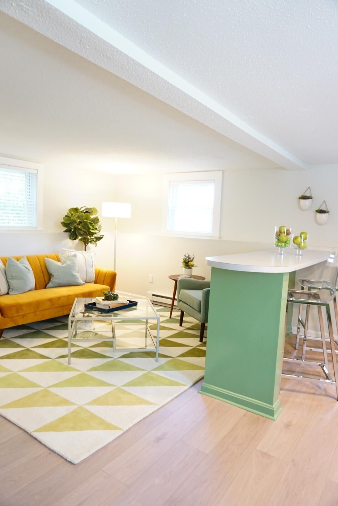 Lovely one bedroom condo in the West end