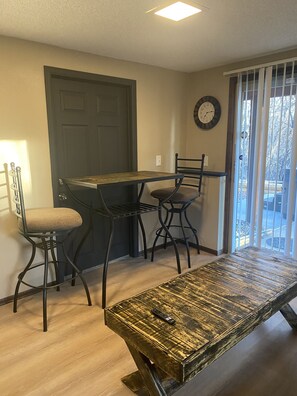 Interior - Hillside Hideaway 2 Miles Ft Carson 1 mile Broadmoor World Arena Quiet & Cozy (Colorado Springs)