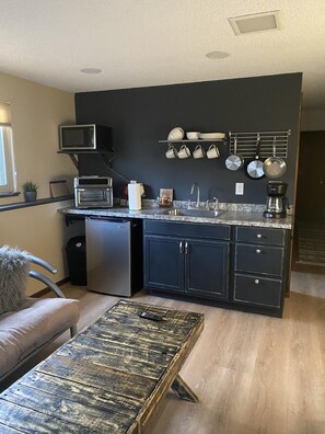 Smart TV - Hillside Hideaway 2 Miles Ft Carson 1 mile Broadmoor World Arena Quiet & Cozy (Colorado Springs)