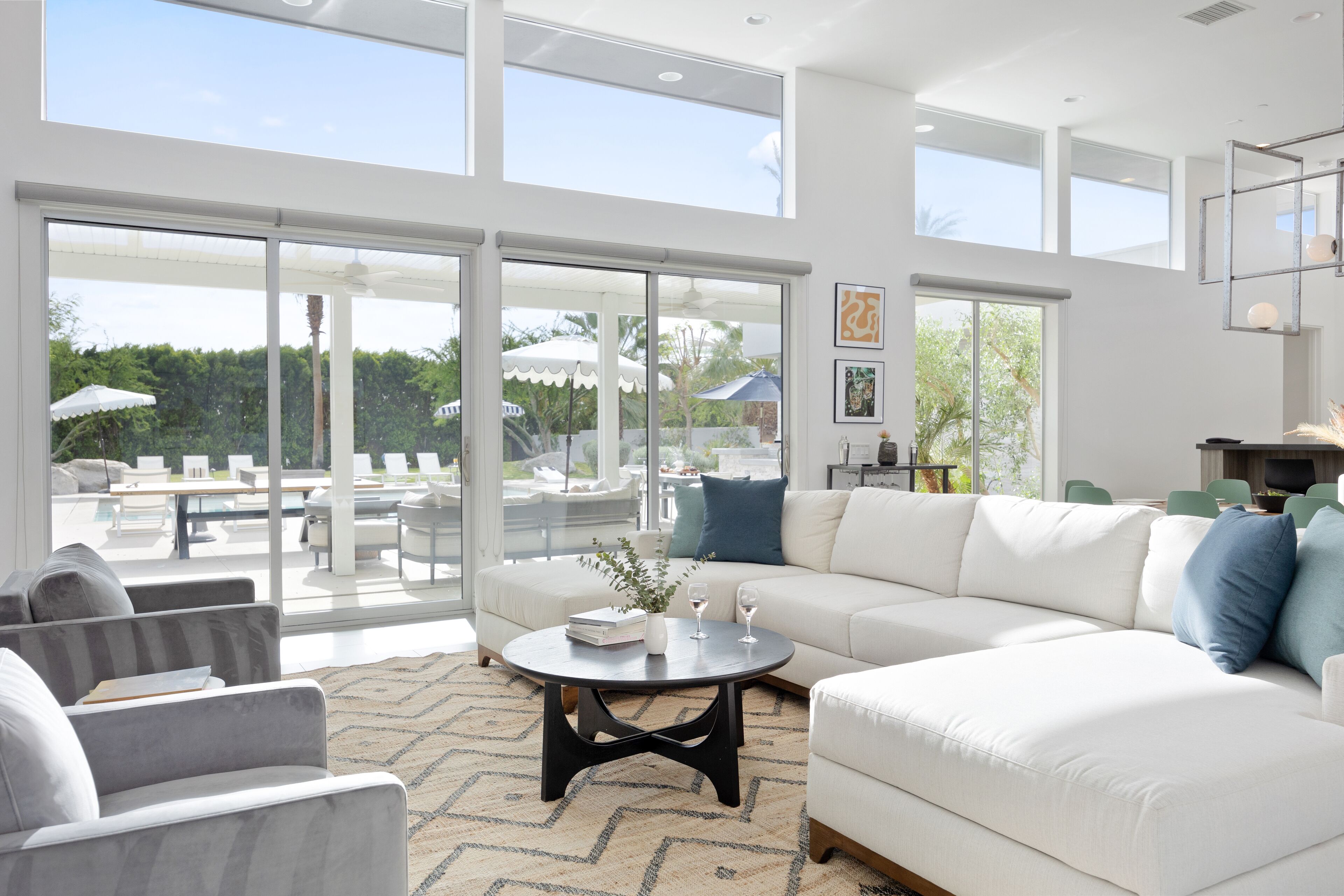 Smart TV, fireplace, ping pong, stereo