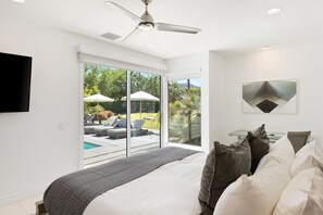 6 habitaciones, escritorio y tabla de planchar con plancha