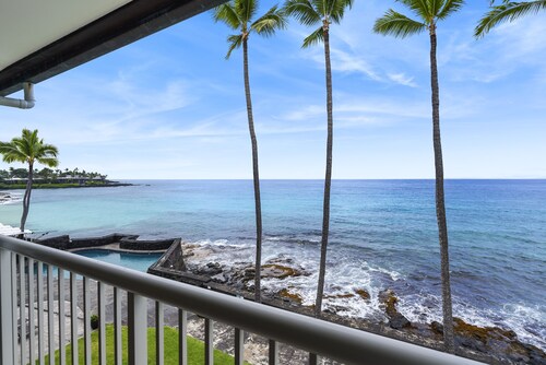 KONA MAGIC SANDS#309 TOP FLOOR DIRECT BEACHFRONT, AIR CONDITIONING!!