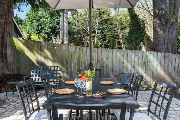 Outdoor dining