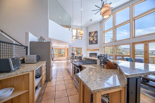 Private with stunning views of the ski resort