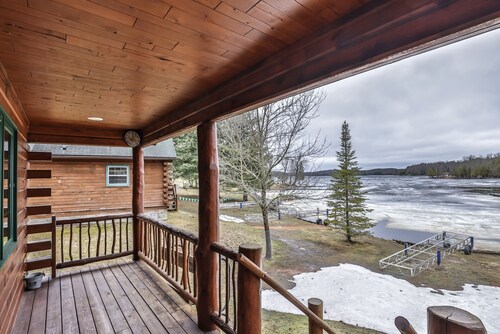 NEW! Charming cabin on Cisco Chain of Lakes