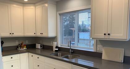 Victoria St BNB in Peachland BC - 5 mins from the beach