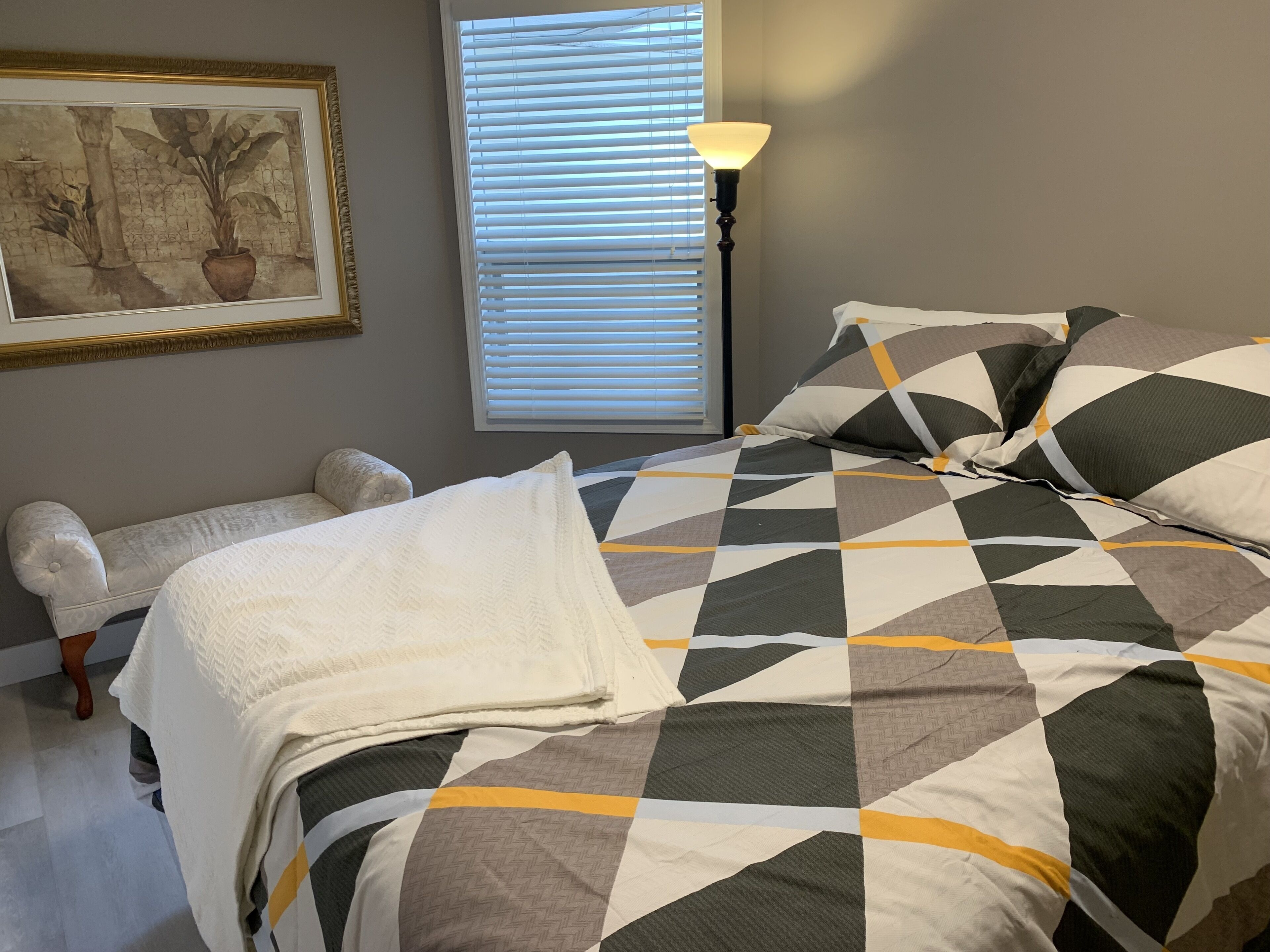 Victoria St BNB in Peachland BC - 5 mins from the beach