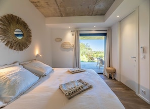 3 bedrooms, free WiFi - Apartment 6 pers., terrace and garden, sea view, 400 m from the beach (Sainte-Lucie de Porto Vecchio)