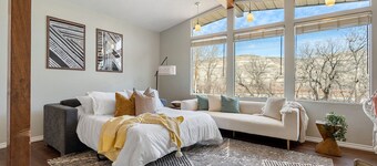 Timber Valley | Centrally Located | Hot Tub & BBQ!