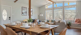 Timber Valley | Centrally Located | Hot Tub & BBQ!