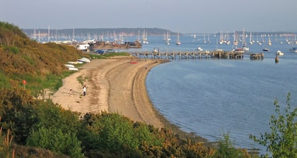 Lovely 2 Bed 2 Bath Flat In the heart of Poole