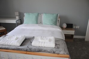 2 chambres, bureau, fer et planche à repasser, Wi-Fi