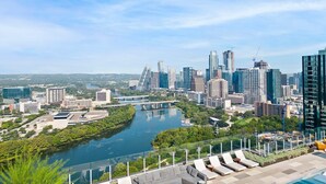 Pool - Luxe Rainey St High Rise / Heated Pool / Gym / ATX (Austin)