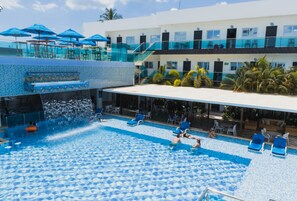 2 outdoor pools, open 7:00 AM to 9:30 PM, pool umbrellas - Hotel Poblado Coveñas (Coveñas)