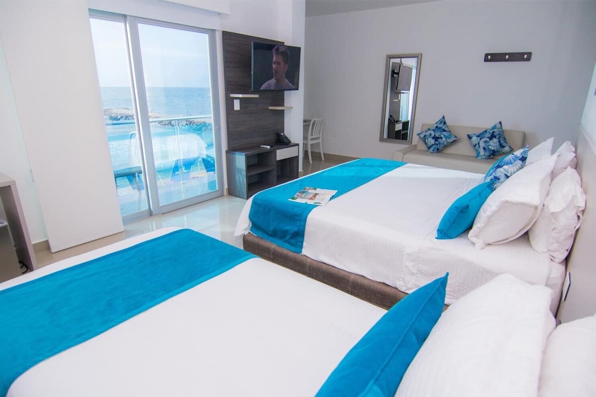 Superior driepersoonskamer | Lakens van Egyptisch katoen, luxe beddengoed, een minibar