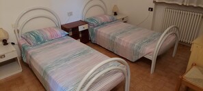 2 bedrooms, free WiFi, bed sheets - Vella Villetta Miralago (Tremosine)