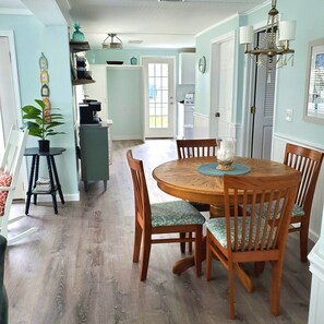 Dining - Steps from the beach, Lakeview with Hot Tub (Dunkirk)