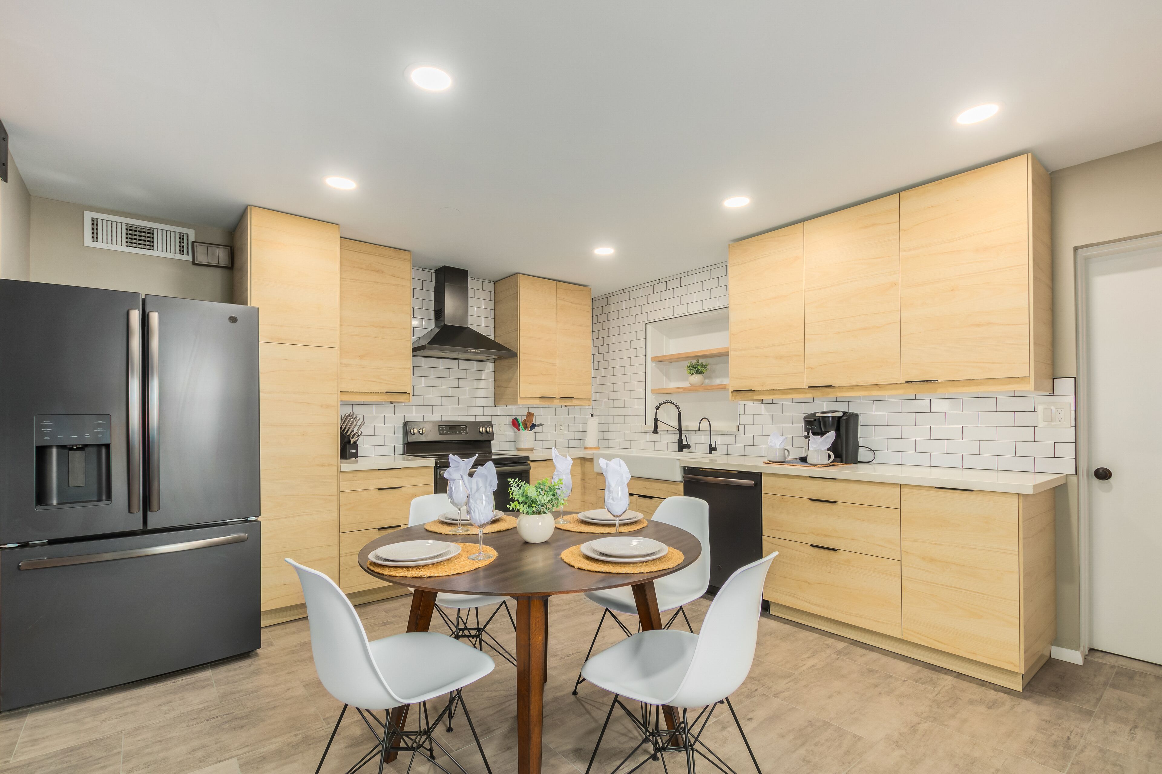 Historically Modern! Walk to Banner University! Heart of Phoenix!