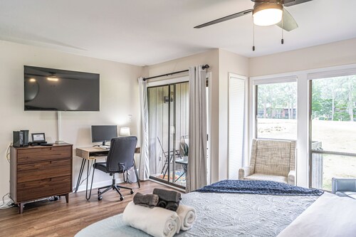 To The Green On #17 - Boutique Studio w/ GREAT Views, 5 Minutes From Clubhouse