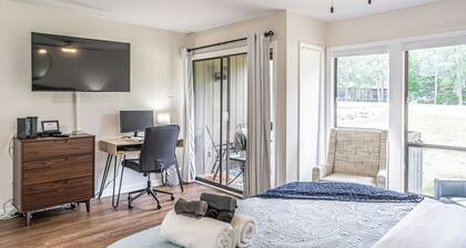 To The Green On #17 - Boutique Studio w/ GREAT Views, 5 Minutes From Clubhouse