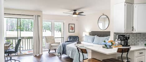 1 chambre, bureau, fer et planche à repasser, accès au Wi-Fi (inclus)