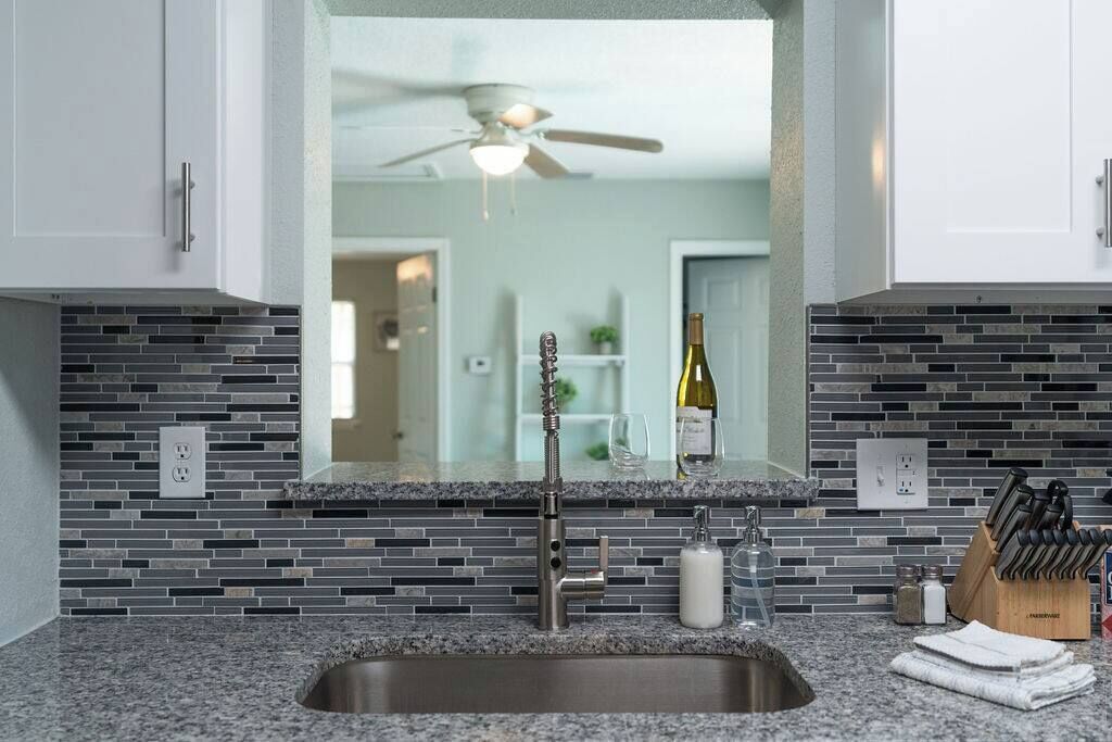 冰箱、微波炉、烤箱、炉灶