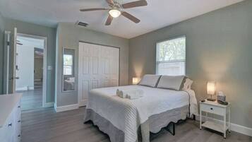 4 chambres, bureau, fer et planche Ă repasser, lit parapluie