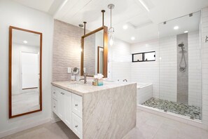 Shower - KBM Resorts | FREE CAR | Kapalua Ridge Villas | Ocean view | 1-Bedroom Condo, Recently Remodeled! KRV-2823 (Lahaina)