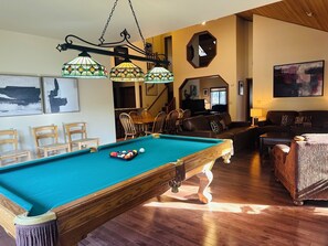 Game room - Family Fun Getaway with Access to Exclusive Golf (Sunriver)