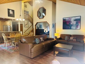 TV, fireplace, DVD player - Family Fun Getaway with Access to Exclusive Golf (Sunriver)