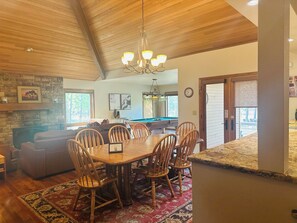 Dining - Family Fun Getaway with Access to Exclusive Golf (Sunriver)