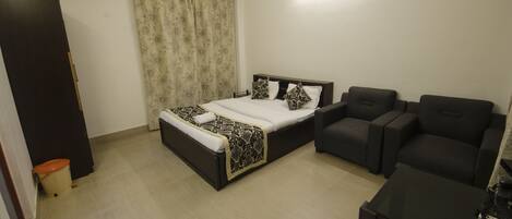 1 bedroom, free WiFi, bed sheets