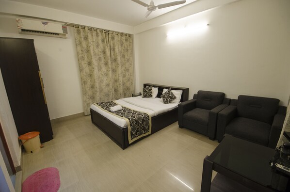 1 bedroom, free WiFi, bed sheets