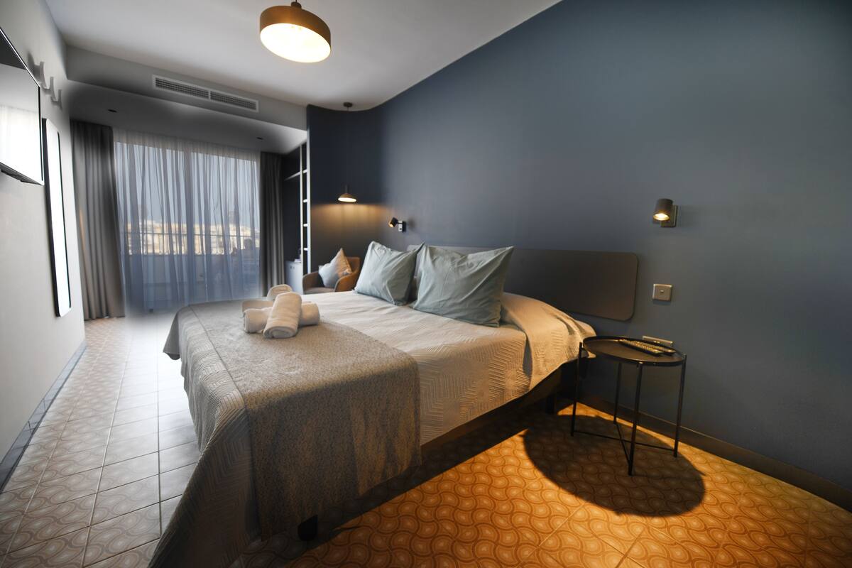 Egyptian cotton sheets, premium bedding, memory foam beds, minibar
