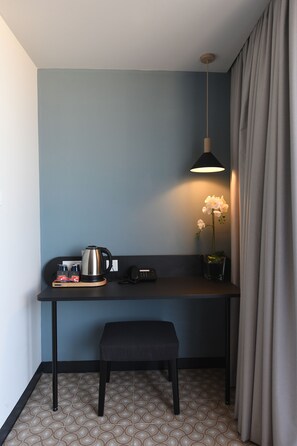 Egyptian cotton sheets, premium bedding, memory-foam beds, minibar - Victoria by Petit Chic (Mellieha)