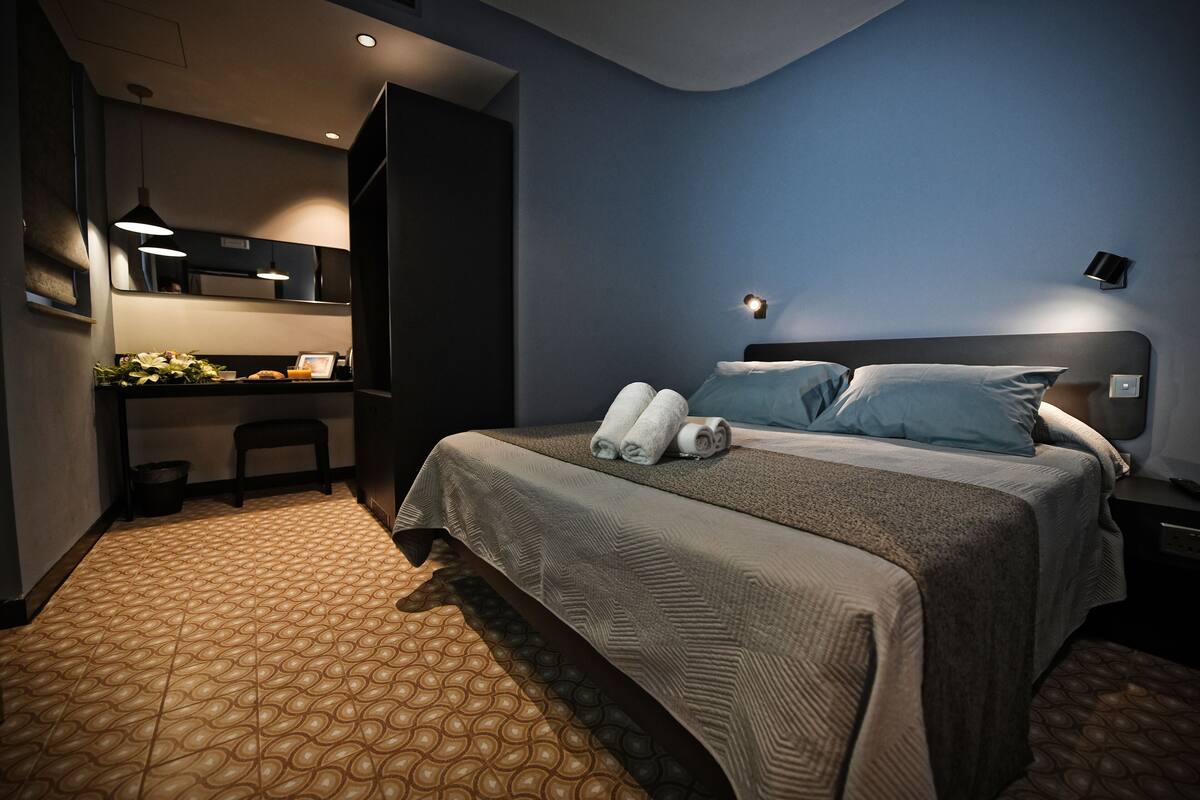Egyptian cotton sheets, premium bedding, memory foam beds, minibar