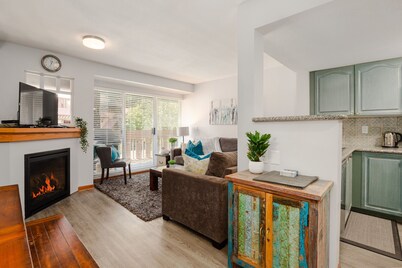 3BR | Sunpath | King Bed | Village Location | Private Patios | Hot Tub & Pool