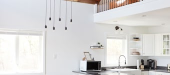 The Lazy Bear Loft - Lake Front Paradise