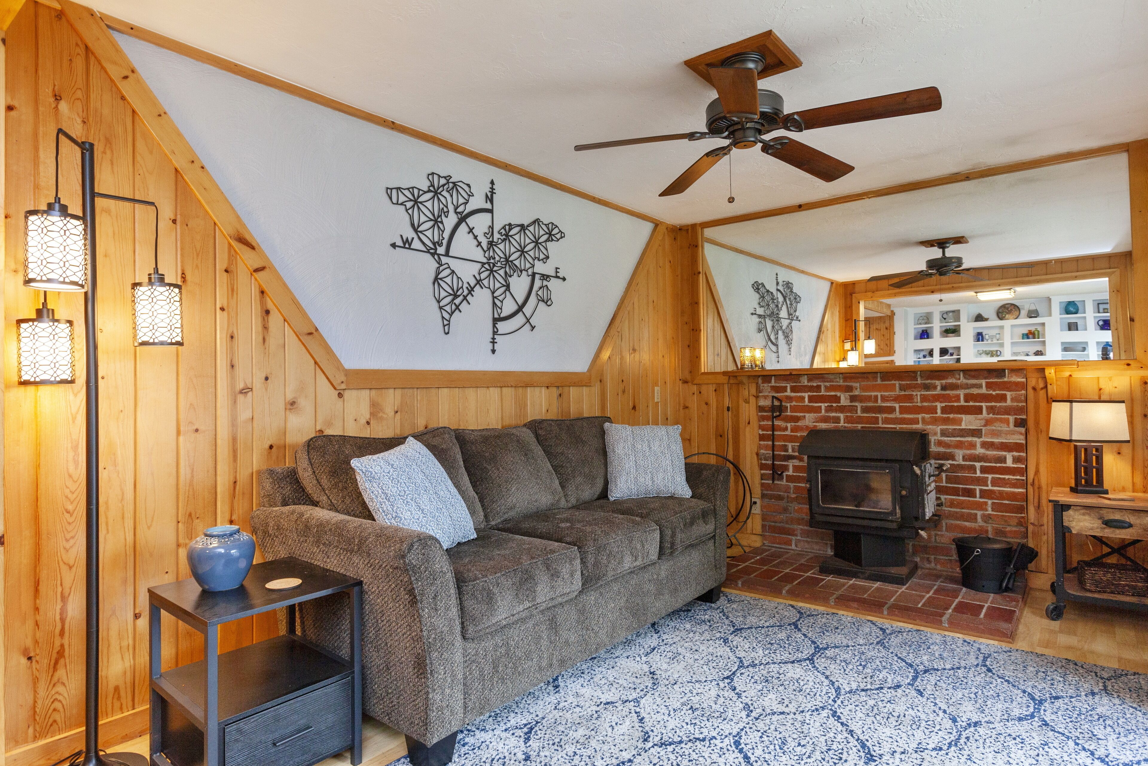 Smart-TV, peis og bøker