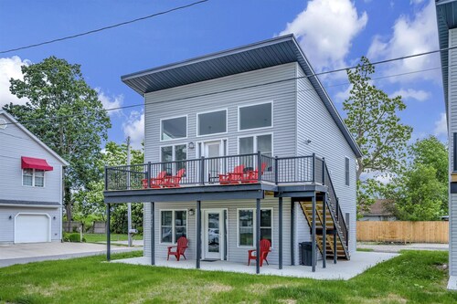 Great location next to Indian Lake and Fireworks