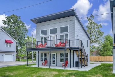 Great location next to Indian Lake and Fireworks