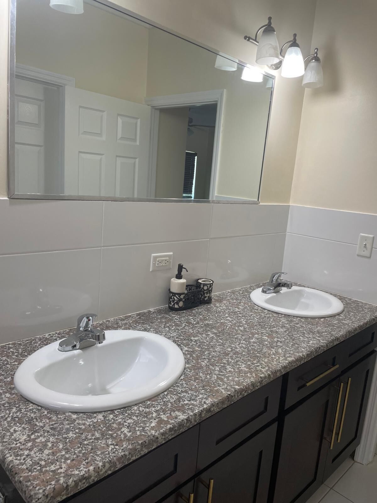 Dusj, miljøvennlige toalettsaker, bidé og håndklær