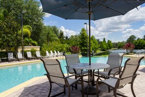 Piscine extérieure, piscine chauffée